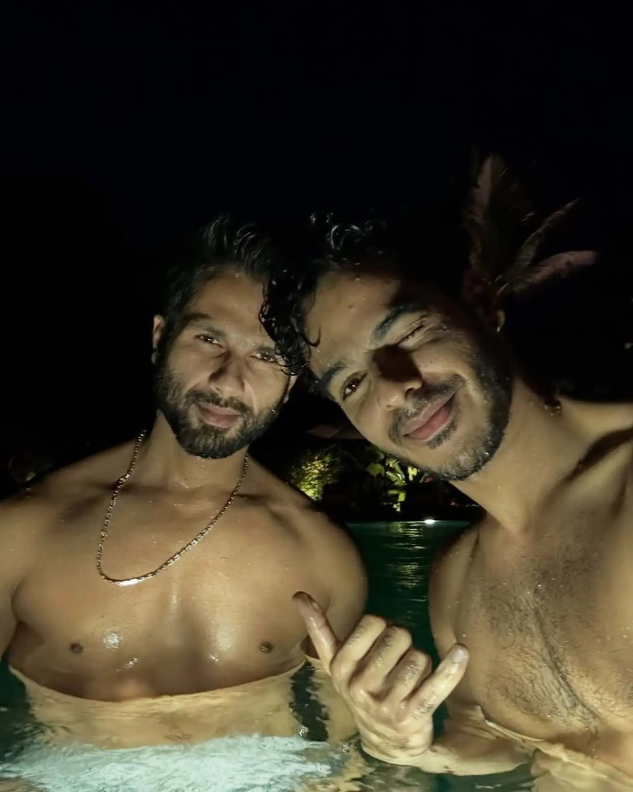 Xususiy uy qurilishi rus pornosi, jingalak ayollar